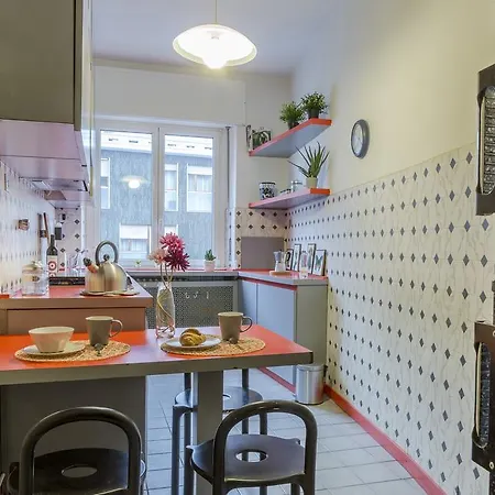 Hintown Night Out House Apartment