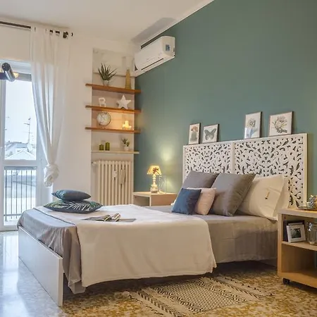 Hintown Night Out House Apartment